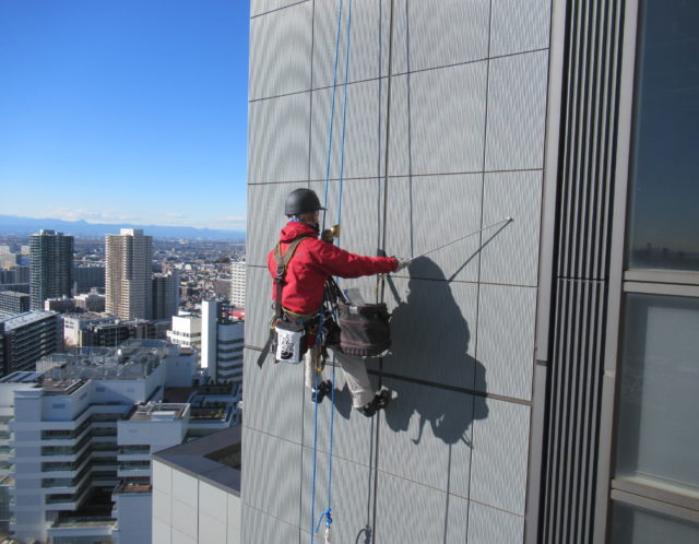 高さ約130m・外壁調査